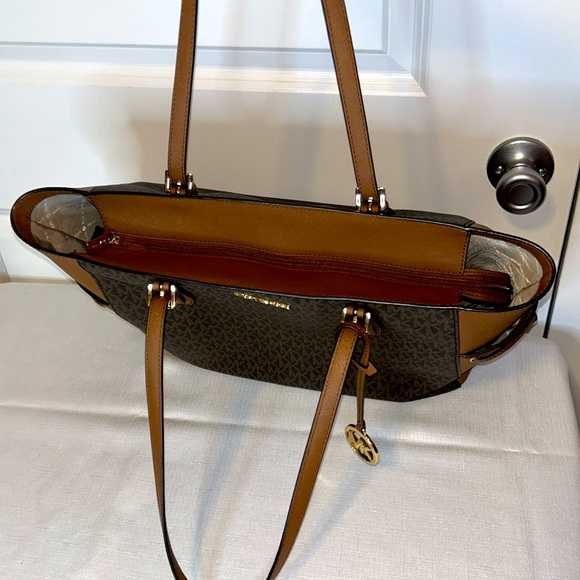 Michael Kors Gilly Large Jet set Drawstring Top Zip Tote Brown Monogram - Picture 11 of 15